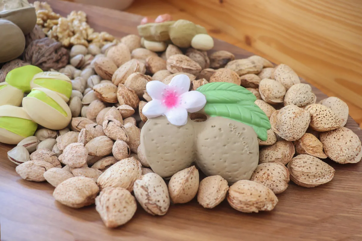 Oli & Carol Aly the Almond